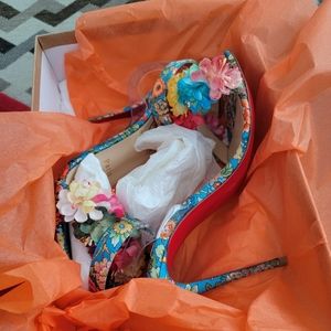 🌺🌺🌺🌺Floral design Christian Stilettos red Bottoms Authentic 🔥🔥size 7 1/2